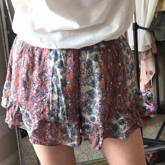 LUSH | Ruffle Shorts - Picture 6 of 7